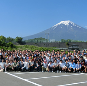 富士山のふもとでハイ、チーズ！